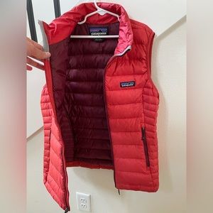 LIKE NEW! Patagonia down sweater vest- sumac red. Women’s small.